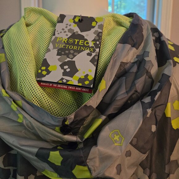 New With Tags! Victorinox One Size Unisex Chrome Grey Camo Poncho - Picture 4 of 7